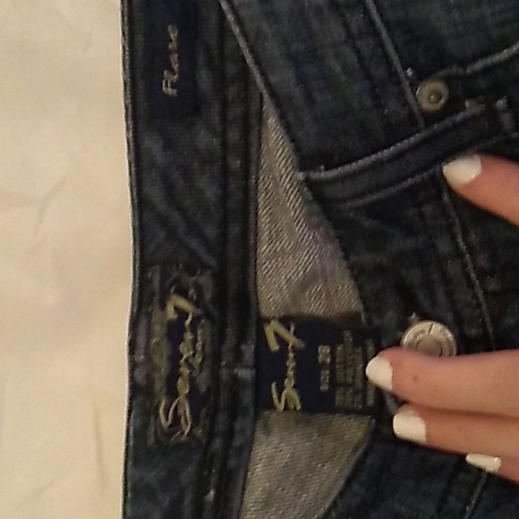 Seven7 jeans size 28 long, flared dark jeans with bling back pockets 2% spandex - Picture 5 of 8